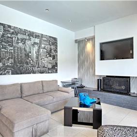 3 bedroom seaside villa with pool, Acharavi, sleeps 5